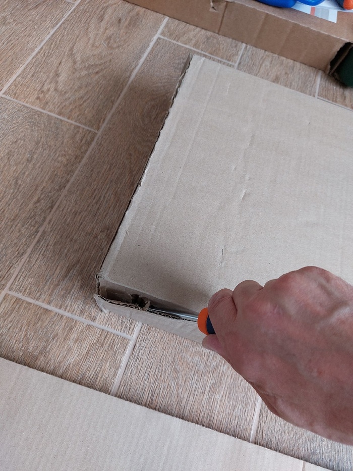 1. Распаковываю коробочку с деталями.