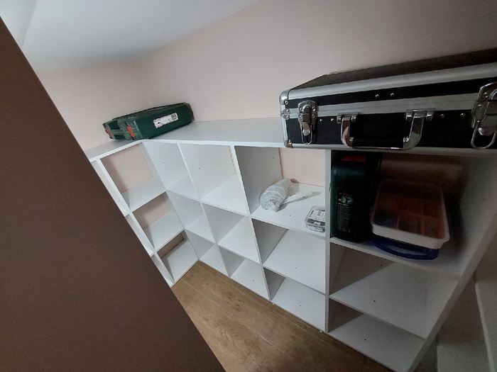 Средняя стена кладовки