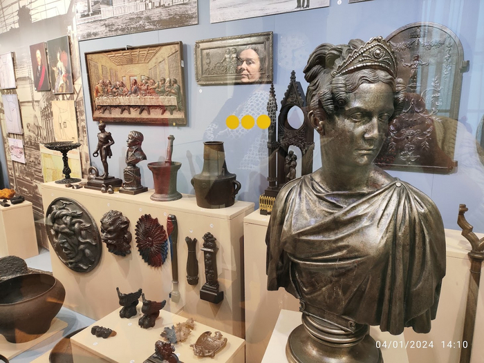 Все из чугуна. И бюст тоже.