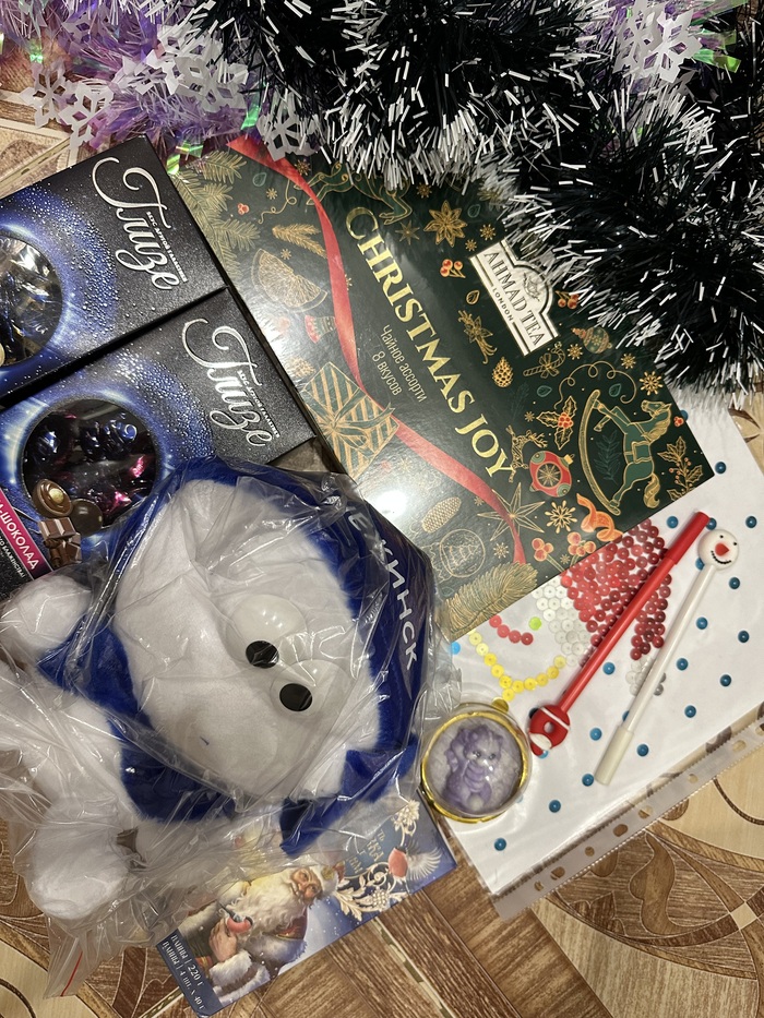 В коробочке с дедом морозом соль и бомбочки.