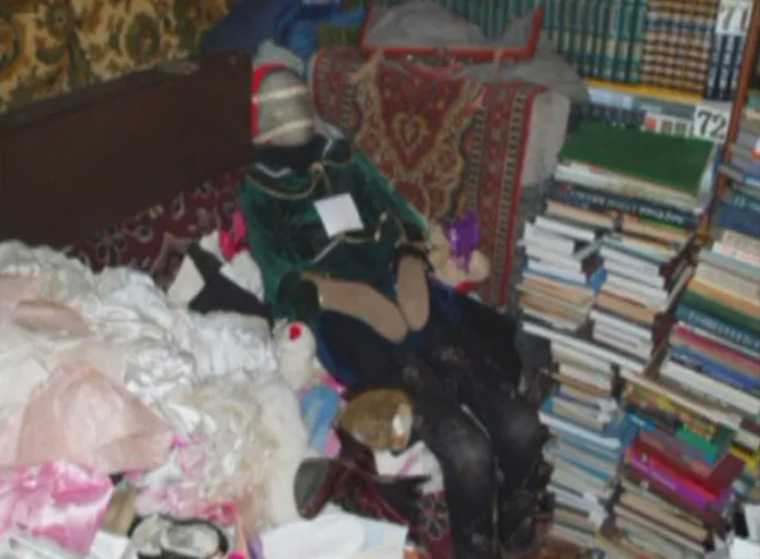 Кадр из видео, на котором запечатлена "кукла" в комнате Анатолия Москвина