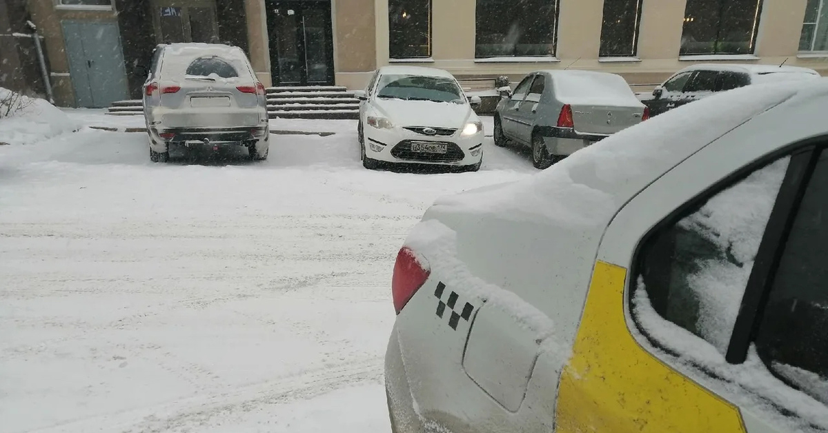 Водитель такси челябинск. Таксисты стоянка зима. Такси в Мороз. Такси для роддома. Аномальные Морозы.