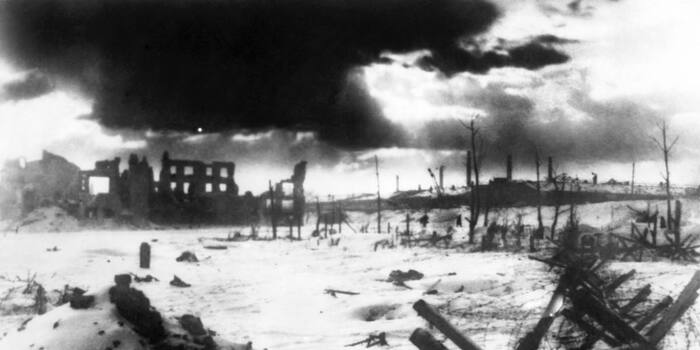 Я убит подо Ржевом, в безыменном болоте, в пятой роте, на левом, при жестоком налете...