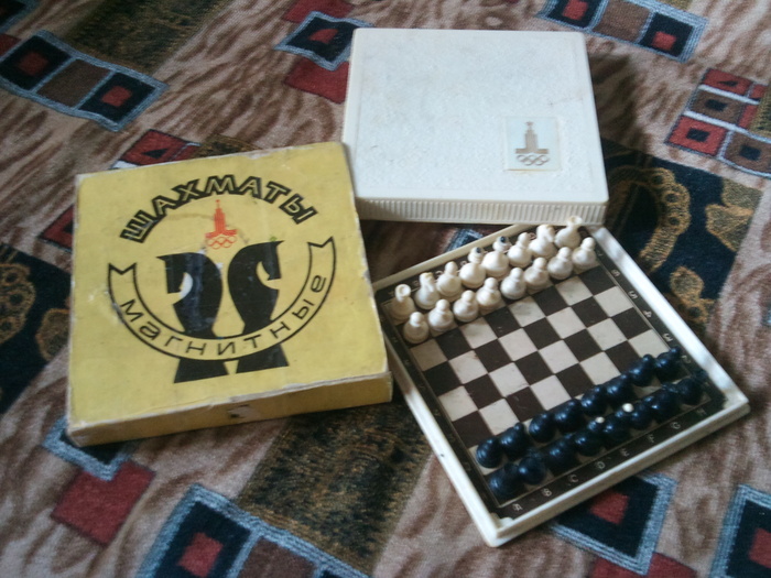 Магнитные шахматы с символикой Олимпиады-80.