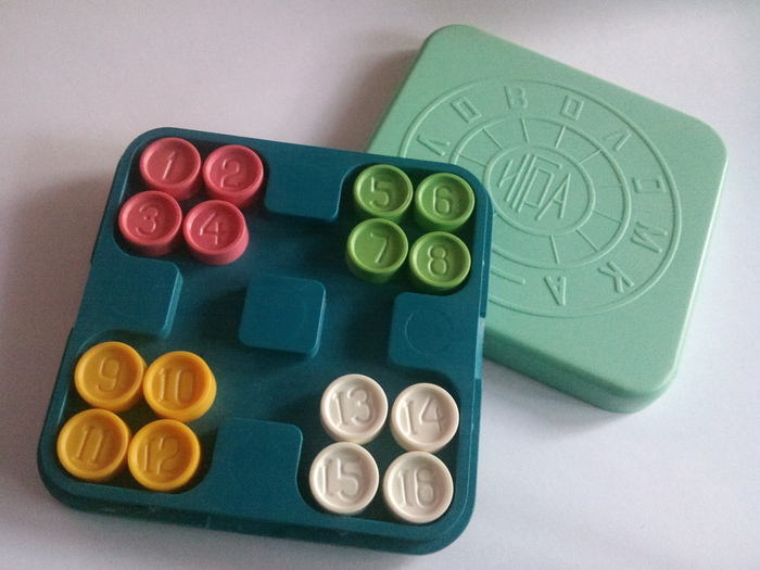 Головоломка по типу пятнашек.