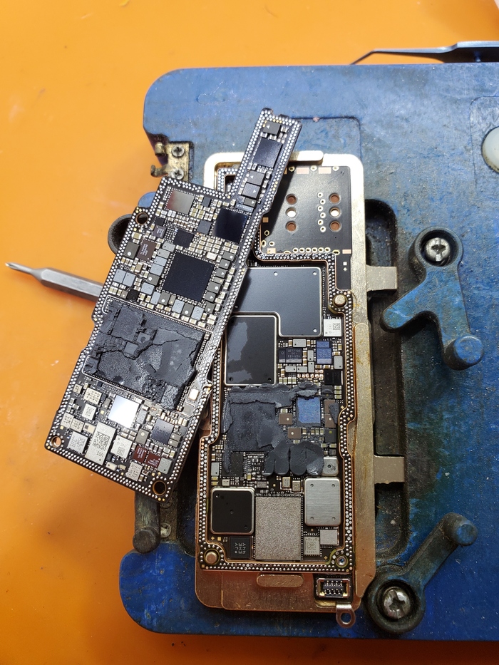 Не дожил до 2 января или не суй яблоко в сомнительные места! Iphone 14 Pro Москва, Таганка, Apple, Iphone 14, Ремонт техники, Зарядка, Пайка, Bga, Дорого, Длиннопост