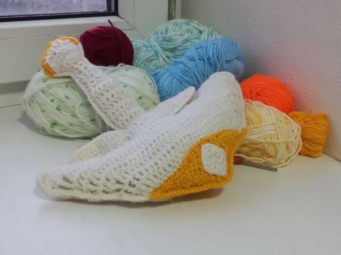 Манта из игры Sky children of the light. Вязала без схемы на глаз. Но несмотря на недочеты, мне нравится итоговый вариант.