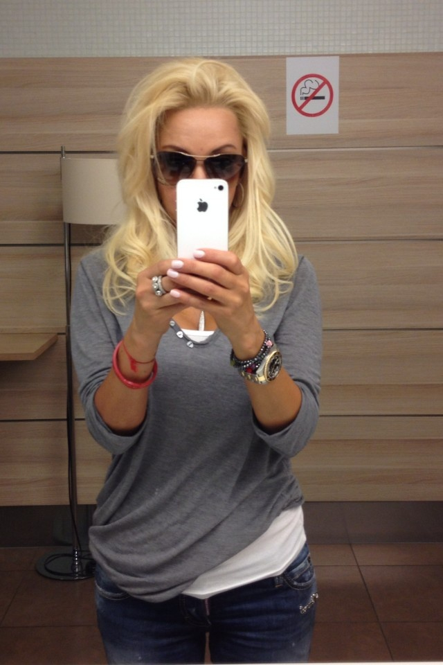 Блондинка в очках Sia Siberia ласкает свои.. — Video | VK