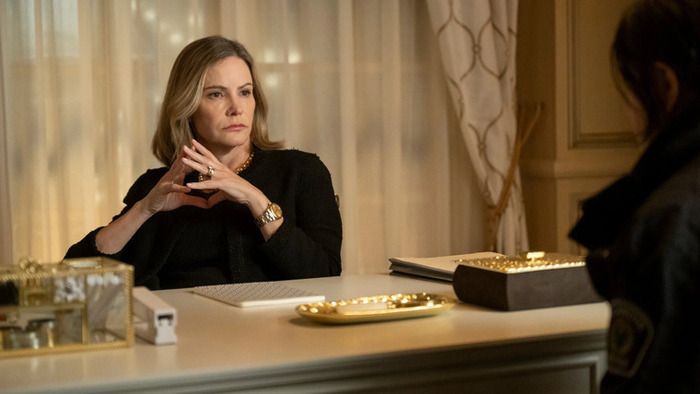 Лоррейн (Дженнифер Джейсон Ли)