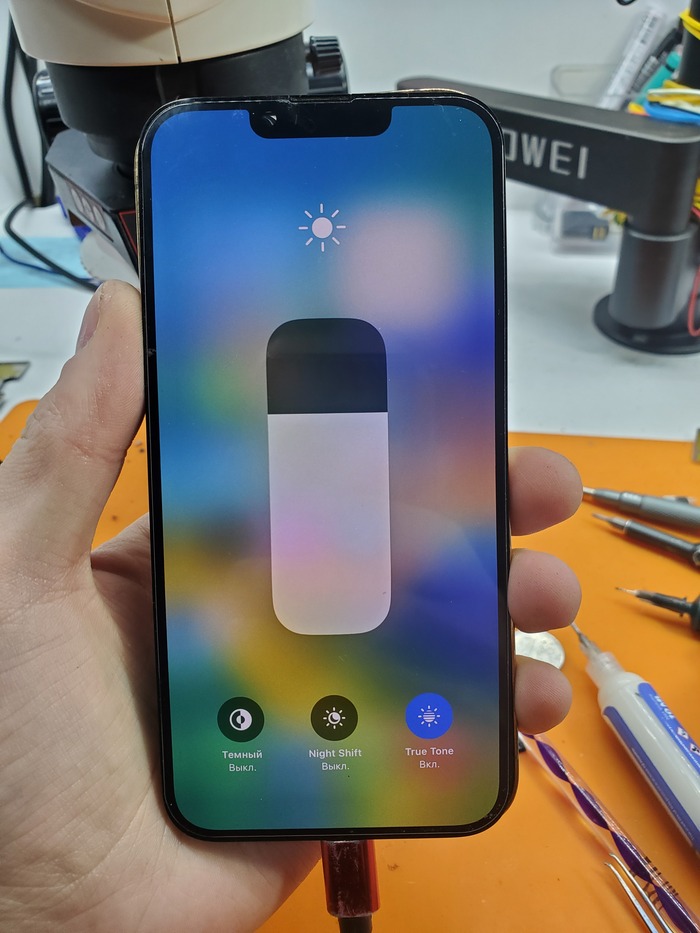 Да там шлейф немножко отошёл, подпаять нужно. Iphone 13 Pro. Открыли не в ту сторону xD Москва, Таганская, Apple, iPhone 13, Микропайка, Шлейф, Дорого, Длиннопост, Ремонт техники, Ремонт