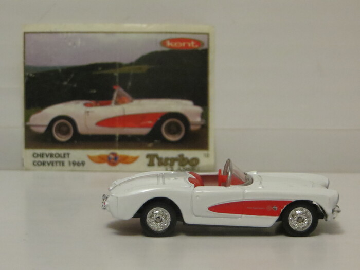 10 Chevrolet Corvette (Welly 1:64)