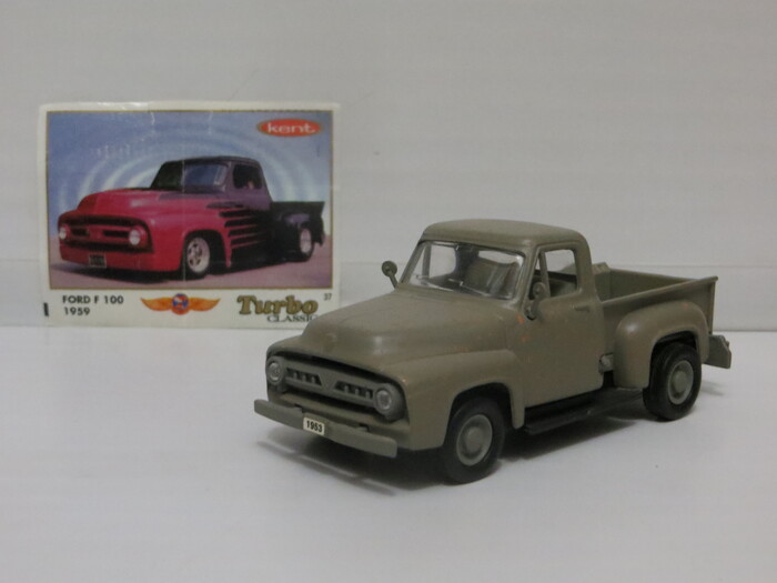 37 Ford F100 (Yat Ming/Road Signature)