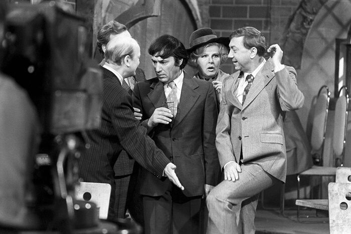  :   ( ) -  ;   -  ;   -  