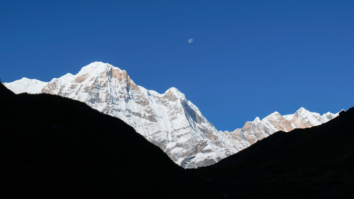 Луна над Хребтом Аннапурны