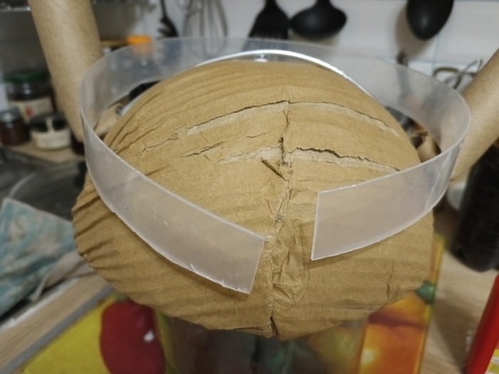 пластик найденного ведра из под соленых огурцов отлично паяется.