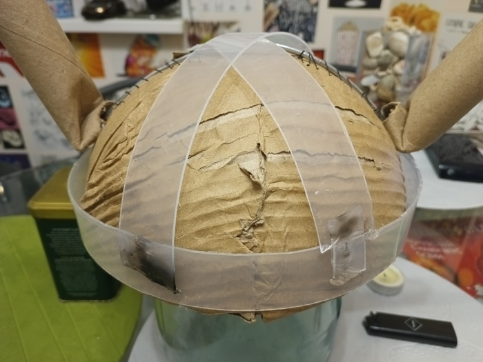 каркас картона усиливаем армированием из пластиковых пластин