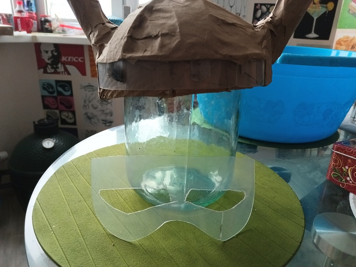 обнажаю часть пластика из под картона для пайки