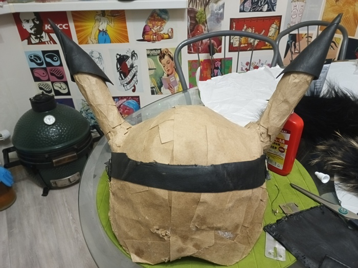 полоски из псевдокожи леплю на особопрочный клей момент