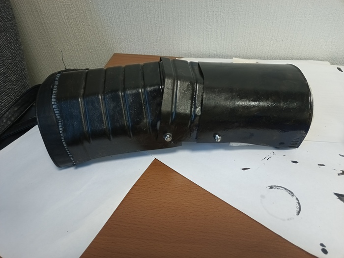 выкрасил его уже на работе в черный акрил. Коллеги нюхали, слегка бурчали, но отнеслись с пониманием.