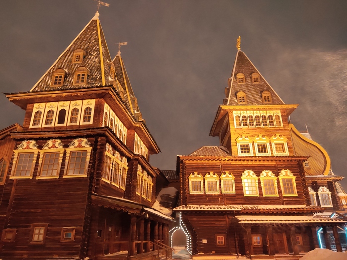 Благодаря трудам реставраторов, экскурсоводов и других сотрудников музея, у нас есть возможность совершить путешествие во времени.