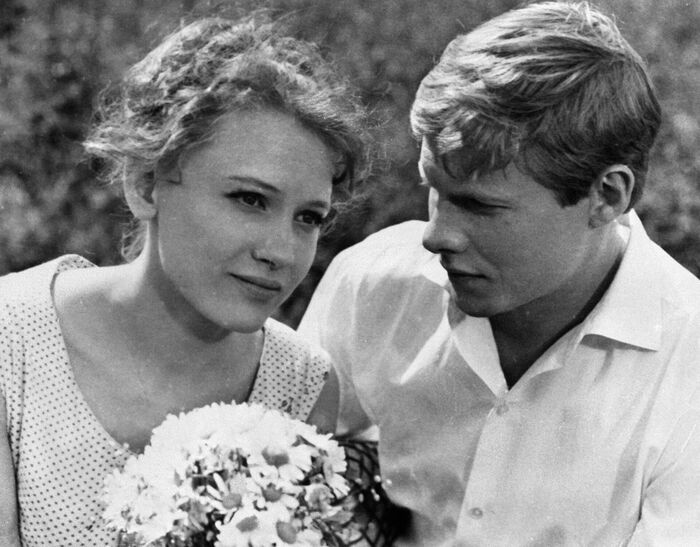 Кадр из фильма «Женщины», Виталий Соломин и Галина Яцкина