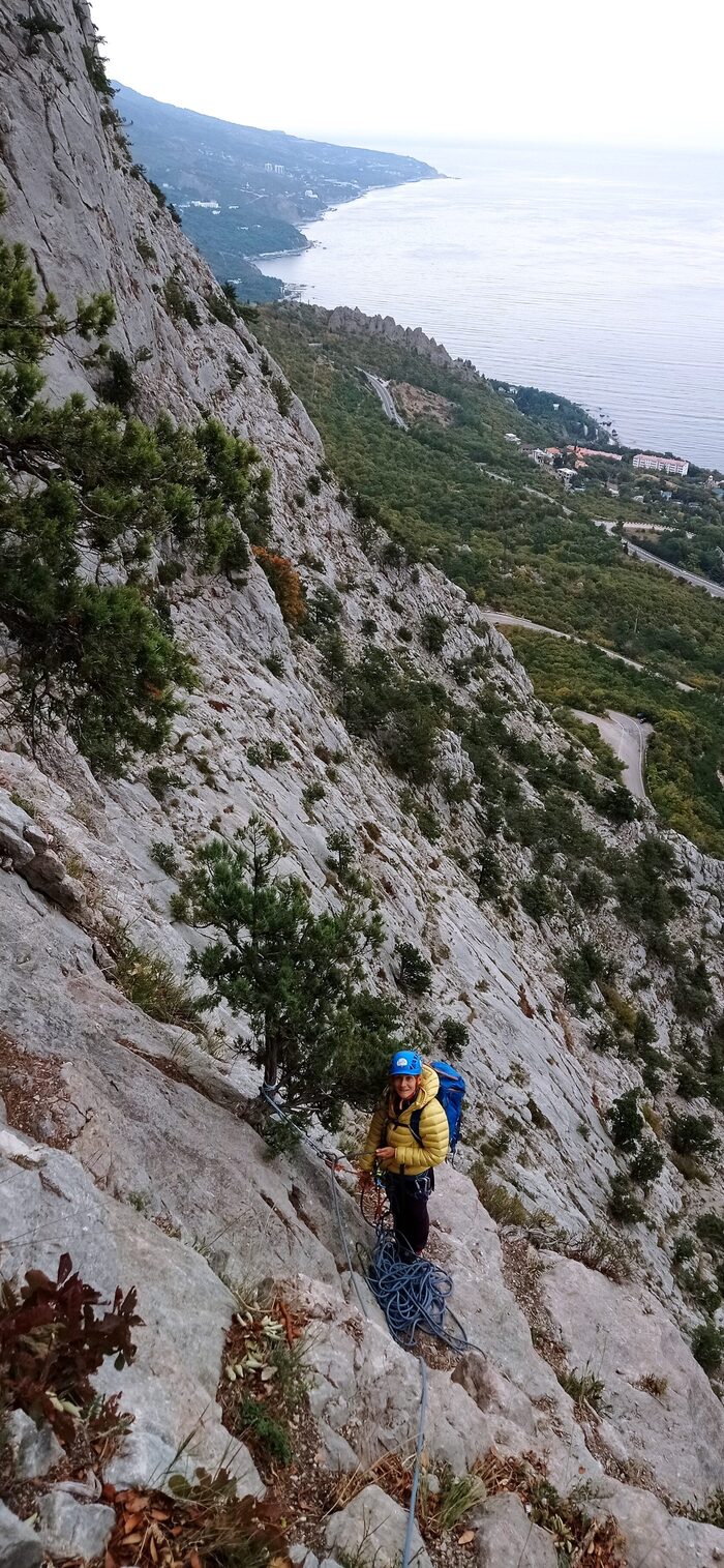 Вид с середины веревки R1-R2 на станцию R1