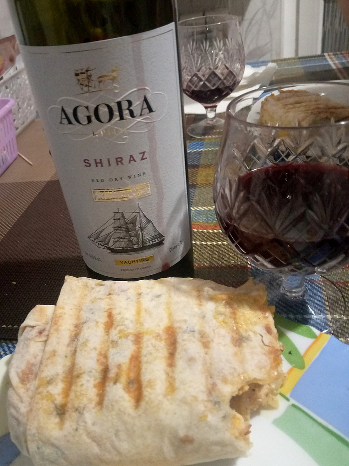 Вино бомбическое, рекомендую! Всех с субботой)