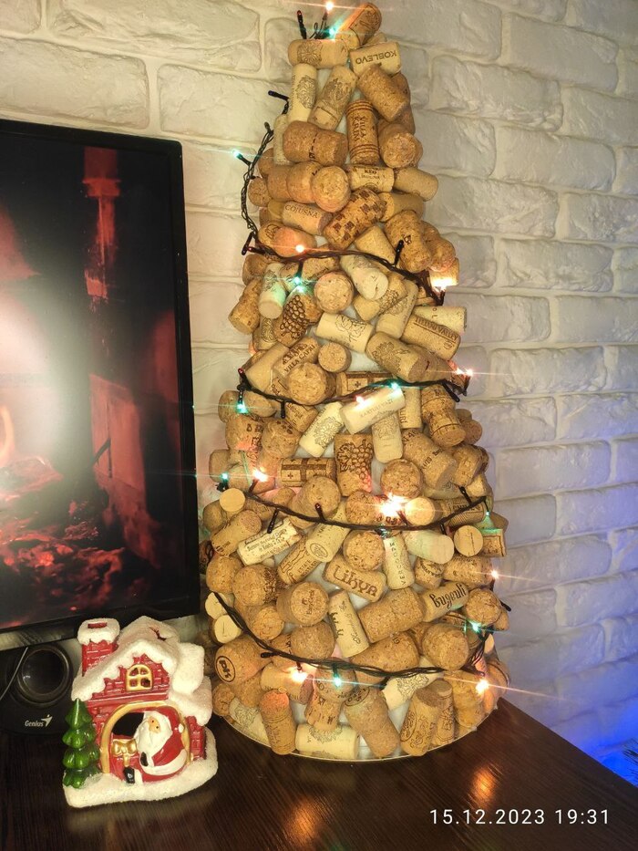 Ответ на пост «Трудно. Но я справлюсь!» Задание, Поделки, Уроки труда, Пробки, Новогодняя елка, Мобильная фотография