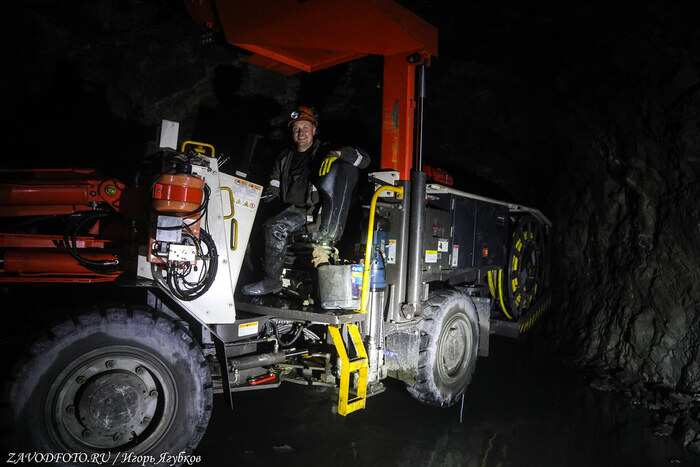 Из серии «Именно они делают Россию великой» / снято мной на Руднике «Молодежный» (ПАО «Русолово») в Хабаровском крае