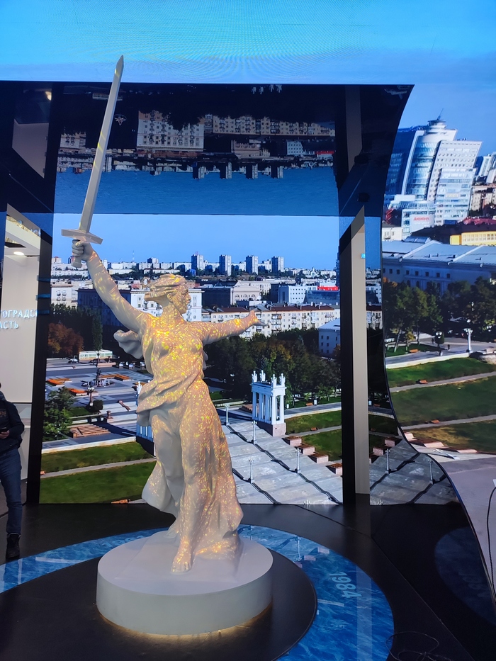 Нутыпонял. Зовёт.