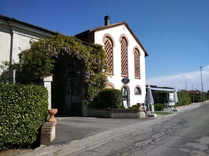  , ,   .   ( agriturismo) .