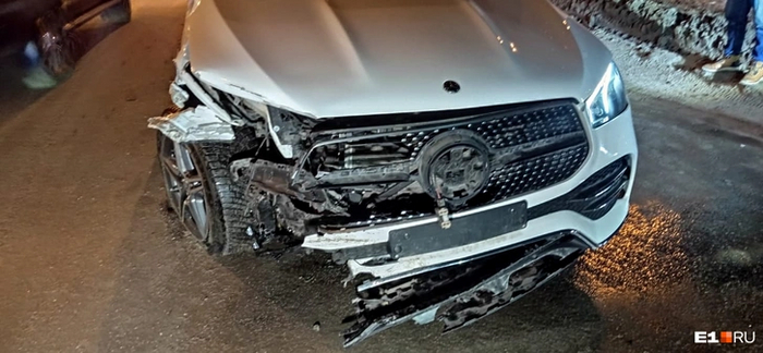 Фото разбитого мерседеса