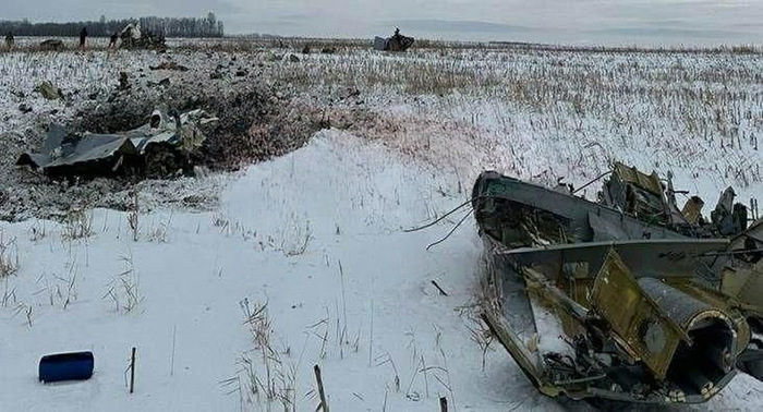 Обломки рухнувшего военно-транспортного самолета Ил-76. Воздушное судно разбилось в Корочанском районе Белгородской области. Фото: Global Look Press