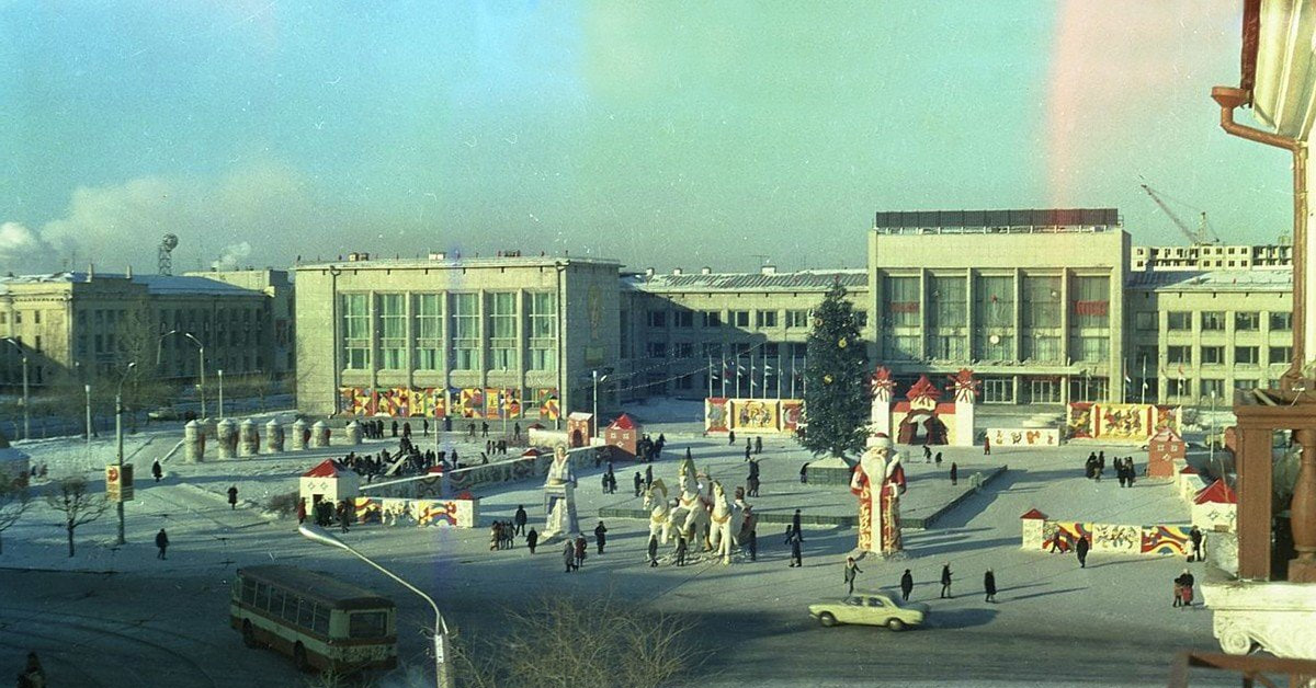 Старый комсомольск. Комсомольск на Амуре СССР. Комсомольск на Амуре 90. Комсомольск-на-Амуре 90-е. Комсомольск на Амуре 80 е годы.