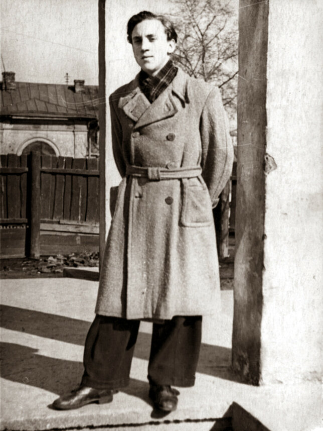 Владимир Высоцкий на Большом Каретном в 17 лет. 5 марта 1955 года