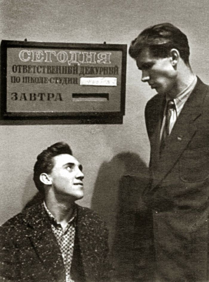 Владимир Высоцкий и Геннадий Фролов в школе-студии МХАТ, 1-й курс, 1956 год