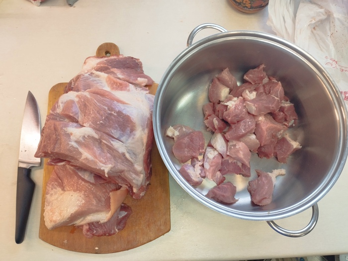 Мясо для своей тушёнки отборное.