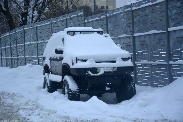 Машина самое то по сугробам ездить х)))