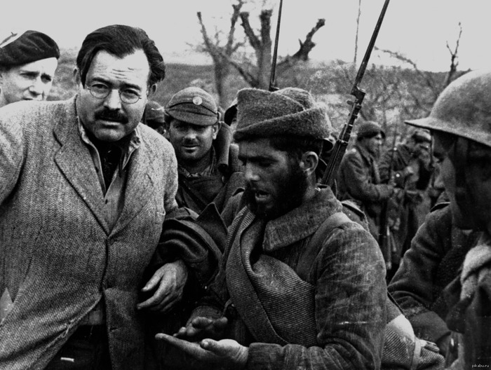 <a href="https://pikabu.ru/story/oblachnoe_nebo_ispanii_grazhdanskaya_voyna_11113462?u=https%3A%2F%2Fen.wikipedia.org%2Fwiki%2FErnest_Hemingway&t=%D0%AD%D1%80%D0%BD%D0%B5%D1%81%D1%82%20%D0%A5%D0%B5%D0%BC%D0%B8%D0%BD%D0%B3%D1%83%D1%8D%D0%B9&h=c4e99b867b67cac3d2c35331a6e667d7b7c5840b" title="https://en.wikipedia.org/wiki/Ernest_Hemingway" target="_blank" rel="nofollow noopener">Эрнест Хемингуэй</a> делает селфи с арагонскими анархистами