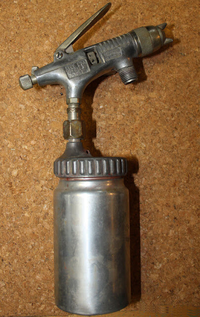 Пистолет-распылитель сначала использовался в мебельной промышленности, но вскоре он доберется и до военной техники