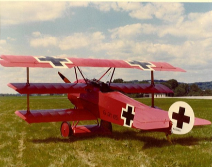 Красный Fokker Dr.1, принадлежавший Манфреду фон Рихтхофену, “Красному Барону”, лучшему асу Первой мировой. Он уничтожил 82 самолета противника. Можно представить какой страх он вызывал у противника