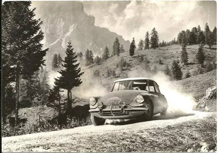  1961    --   --.        Citroen DS19.      