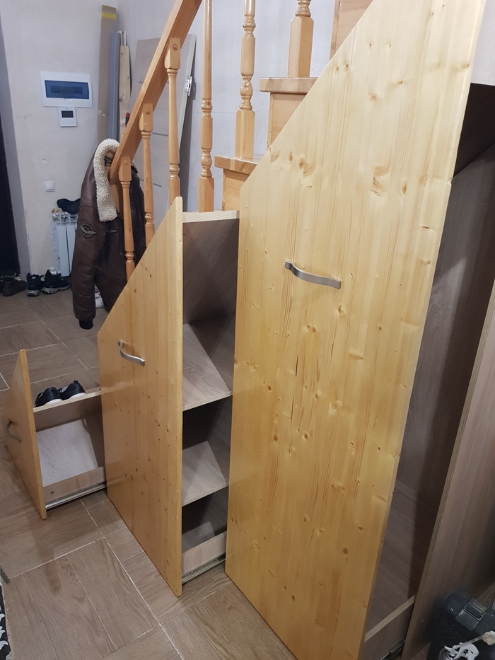 Пока делал шкаф, решил сделать ремонт во всём коридоре)