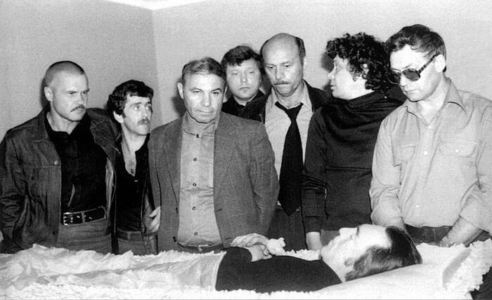 Федотов крайний справа