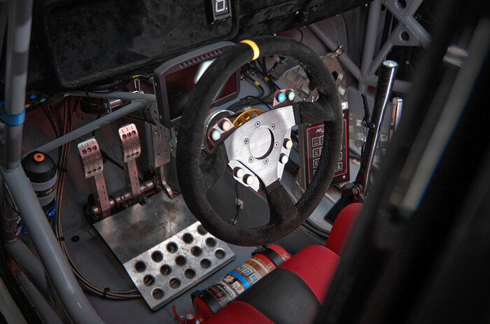 Штатный педальный узел заменили напольным, фирмы OBP.