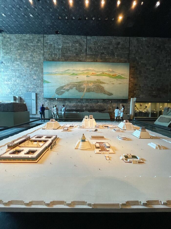 Круглый храм Эекатля чисто визуально можно легко выделить среди всего остального