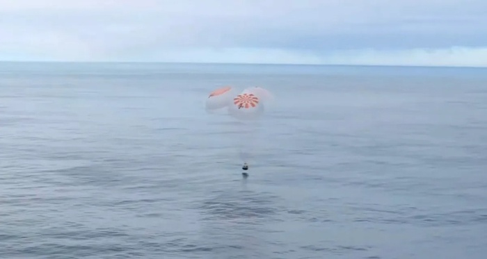   Crew Dragon Freedom    10        . : SpaceX /  - Axiom.