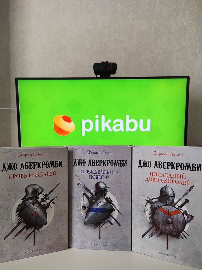 Теперь у меня полная Трилогия Первый Закон от одного издательства.