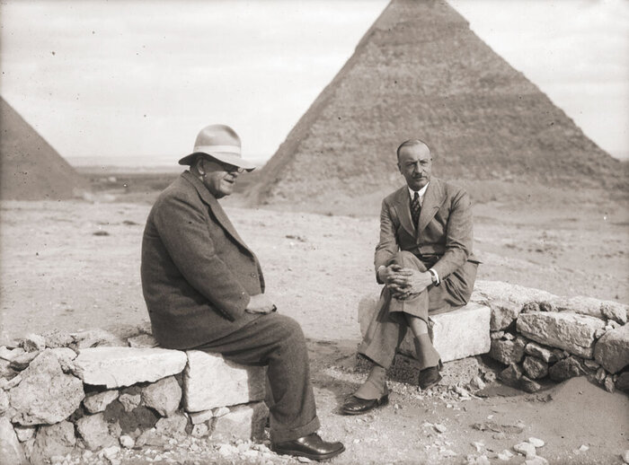 Джордж Эндрю Райзнер (слева)