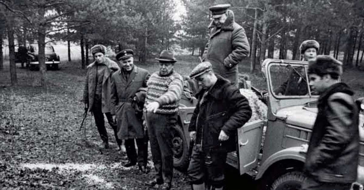 Зил 111г. Стреляли в брежнева и ранили космонавтов. Покушение на брежнева 1969. Покушение на брежнева 22 января. Стреляли в брежнева и ранили космонавтов.